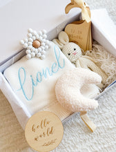 Load image into Gallery viewer, 6 pcs Gift Set /Bundle with personalised Blanket