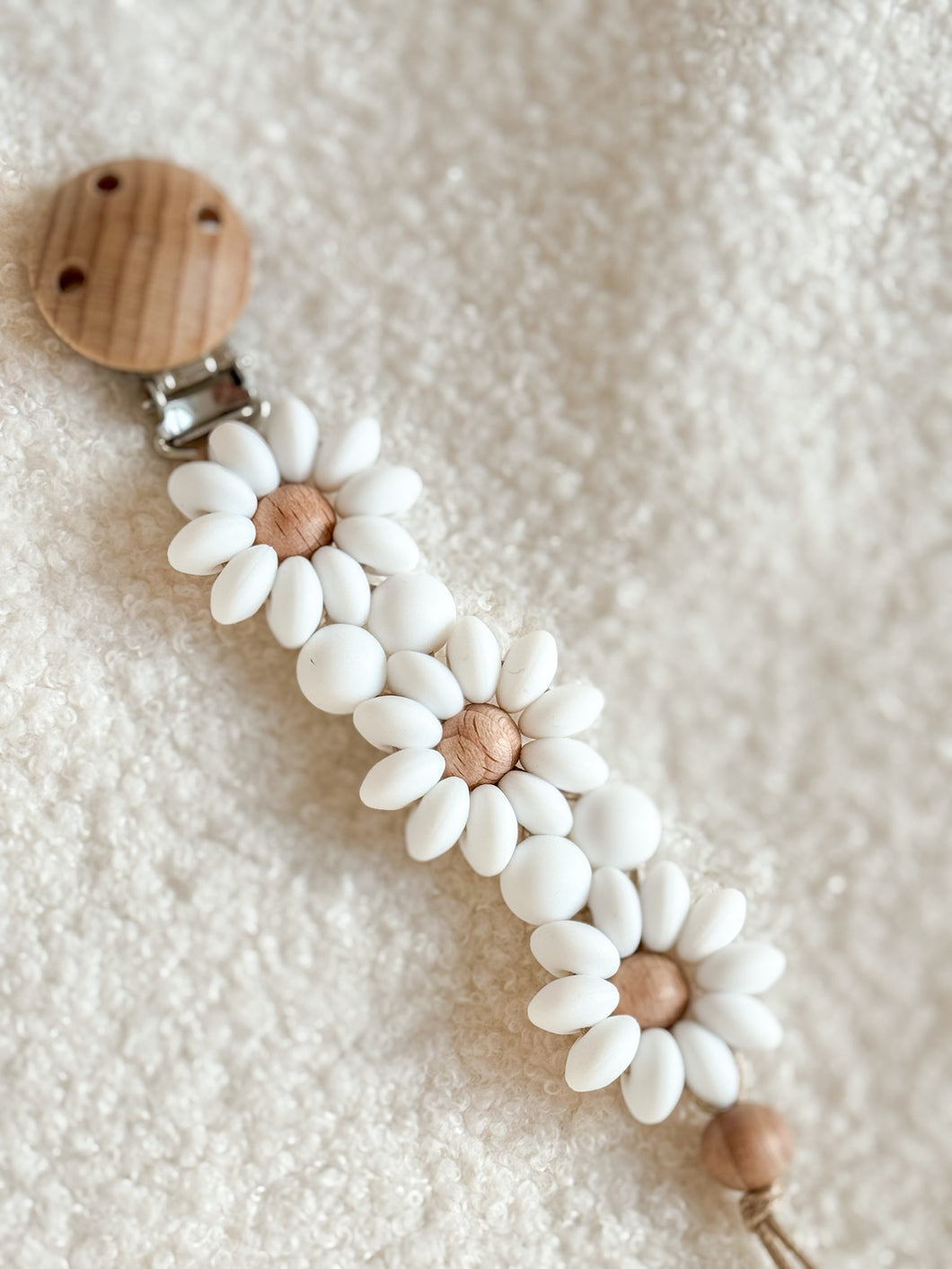 Daisy Silicone Pacifier clip white flowers