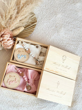 Load image into Gallery viewer, It&#39;s a Boy / It&#39;s a Girl wooden Keepsake Box engraved , Baby shower Gift Box (Accessories included !)
