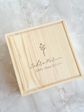 Load image into Gallery viewer, Wooden Giftbox / Keepsake Box engraved with Name - pick your design
