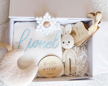 Load image into Gallery viewer, 6 pcs Gift Set /Bundle with personalised Blanket
